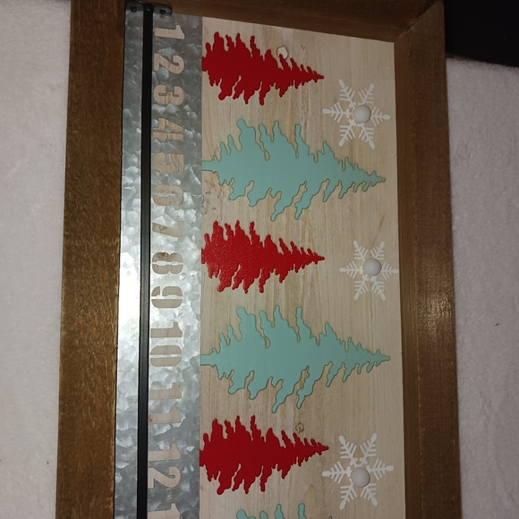 Plow & Hearth Lit Christmas Advent Calendar Plaque - Picture 3 of 10